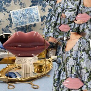 🆕 LULU GUINNESS 🧿 NWOT Antique Rose Iconic Lips Perspex Clutch on a Chain Bag